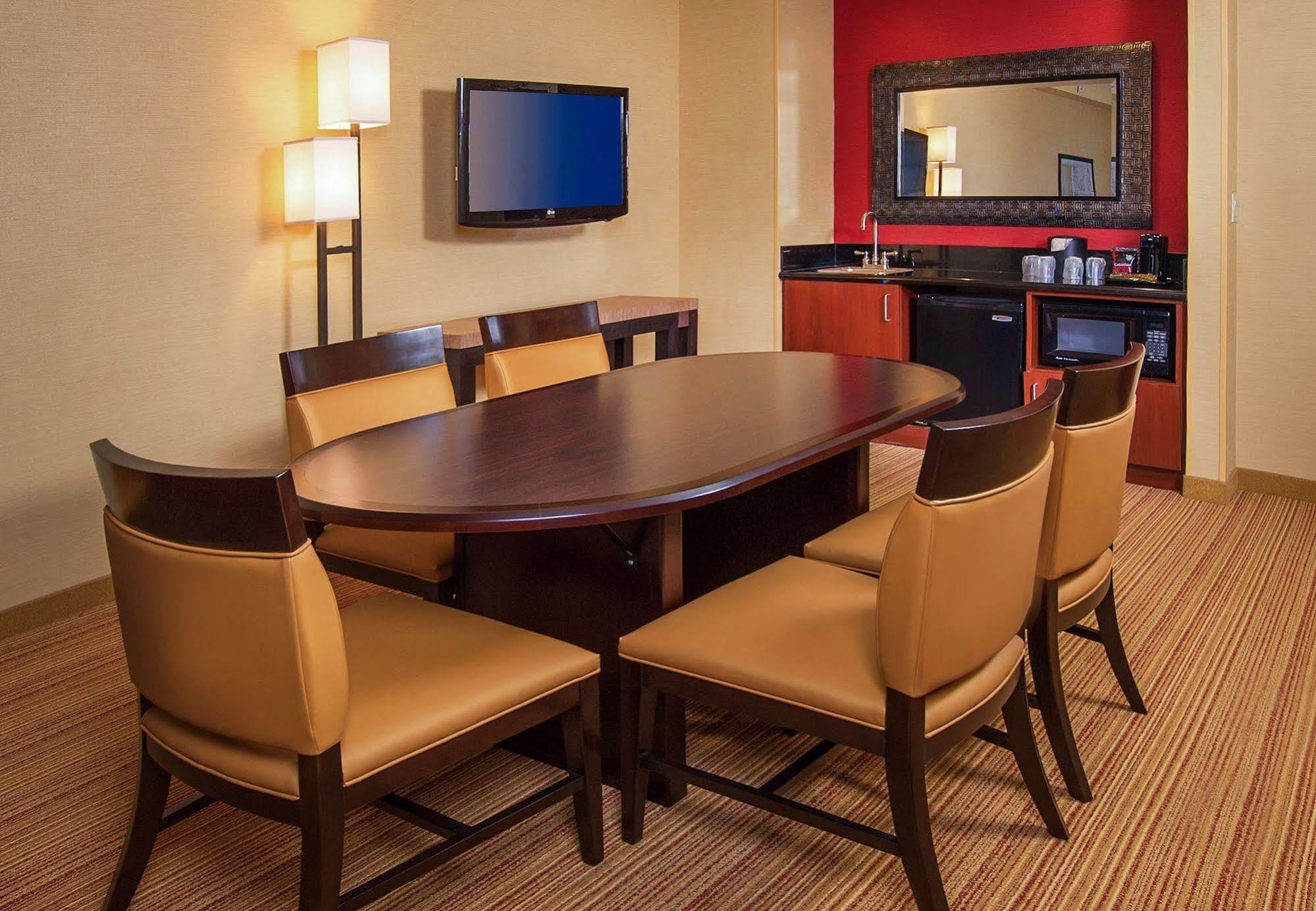 Courtyard Meade Bwi Business District Hotel 3*